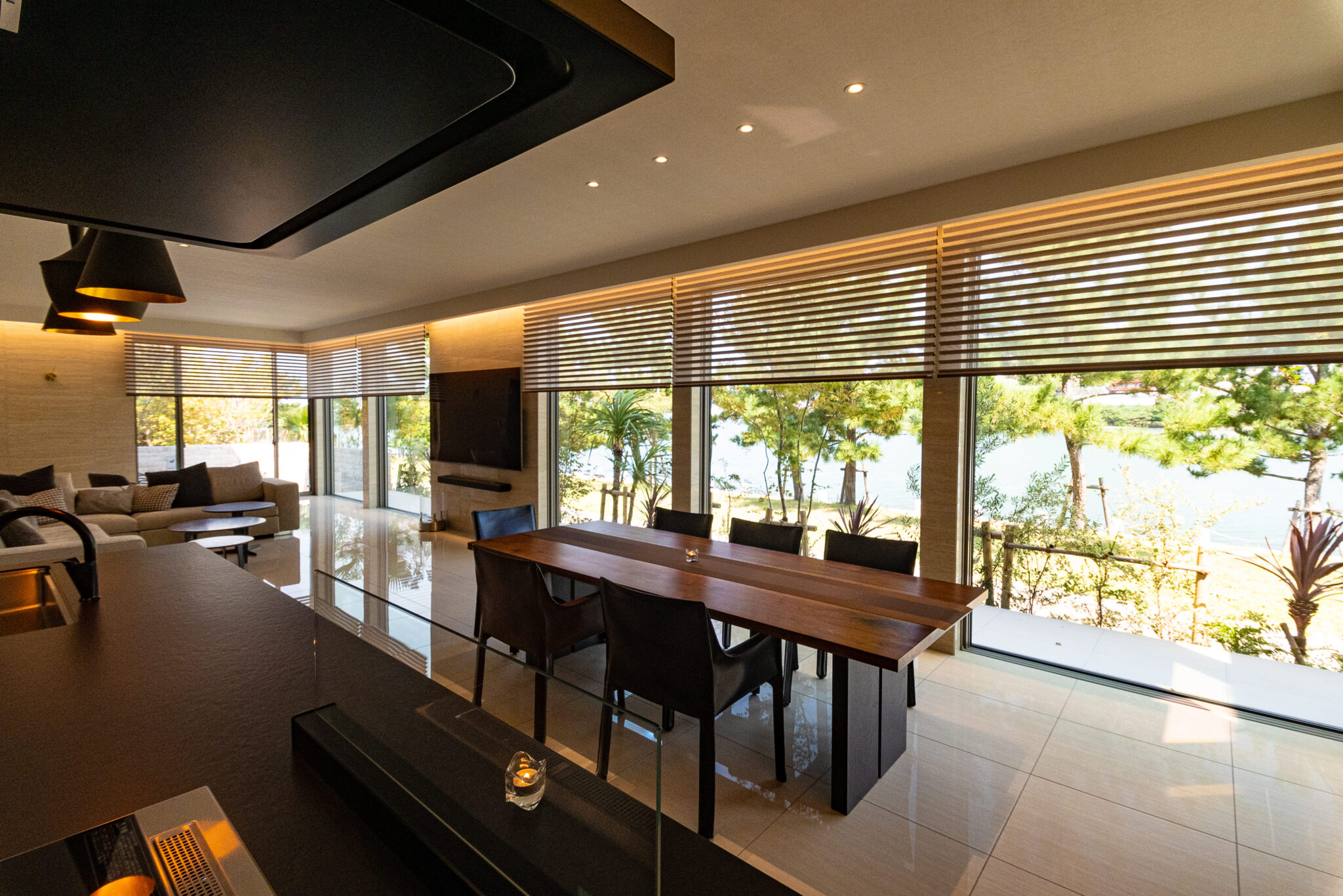 緑景をデザインする別荘の窓辺