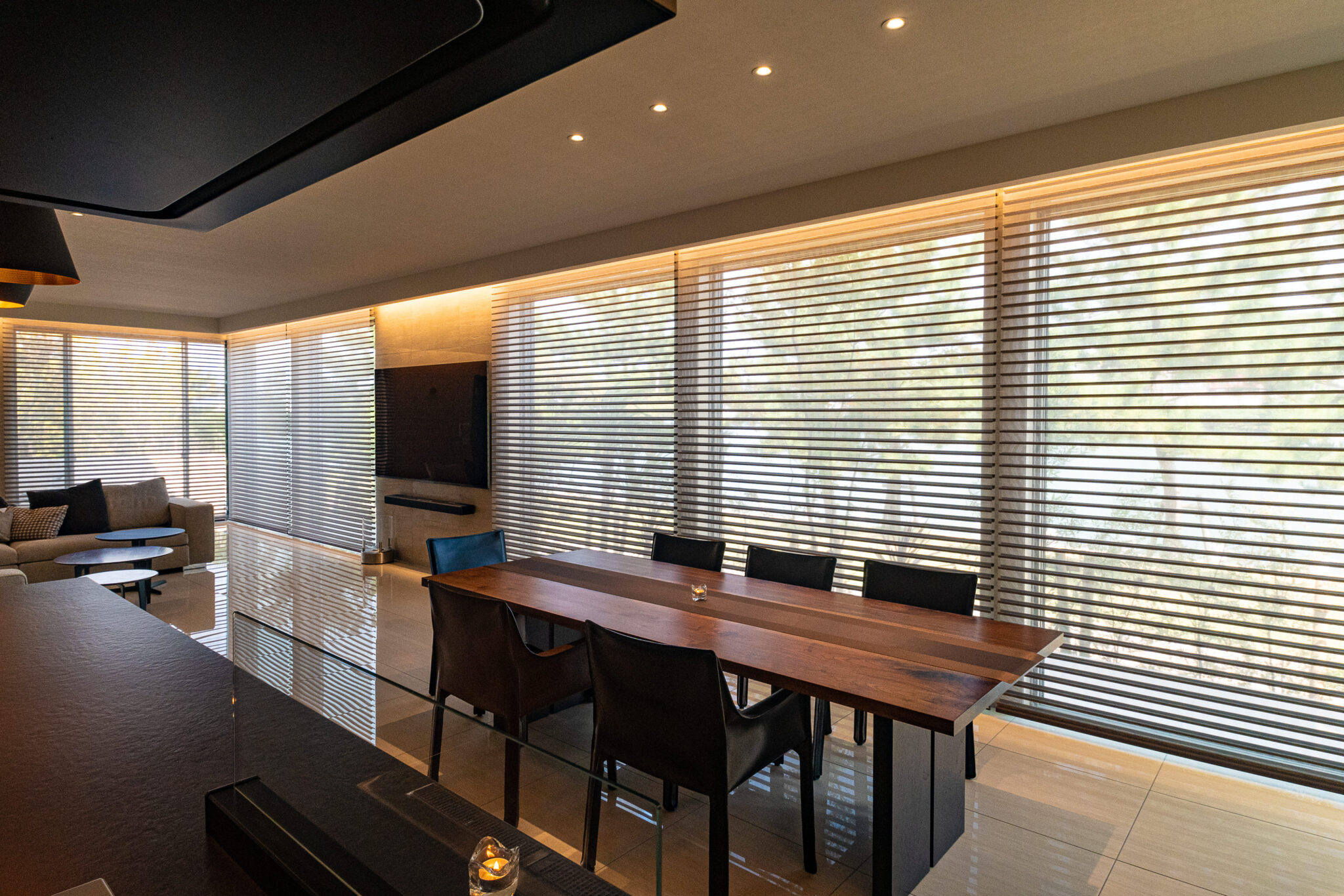 緑景をデザインする別荘の窓辺