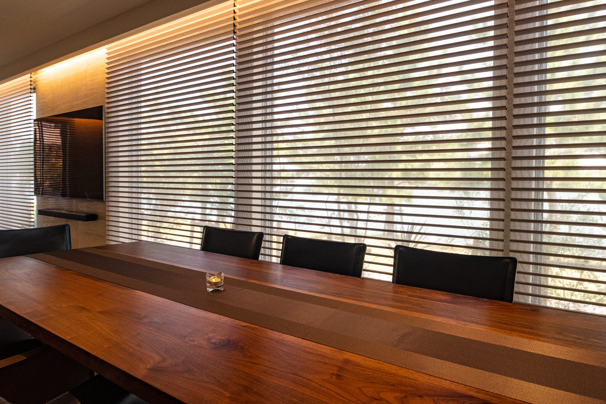 緑景をデザインする別荘の窓辺